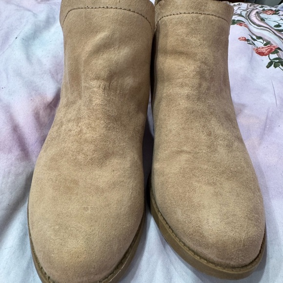Carlos Santana Shoes - Tan Suede Ankle Boots